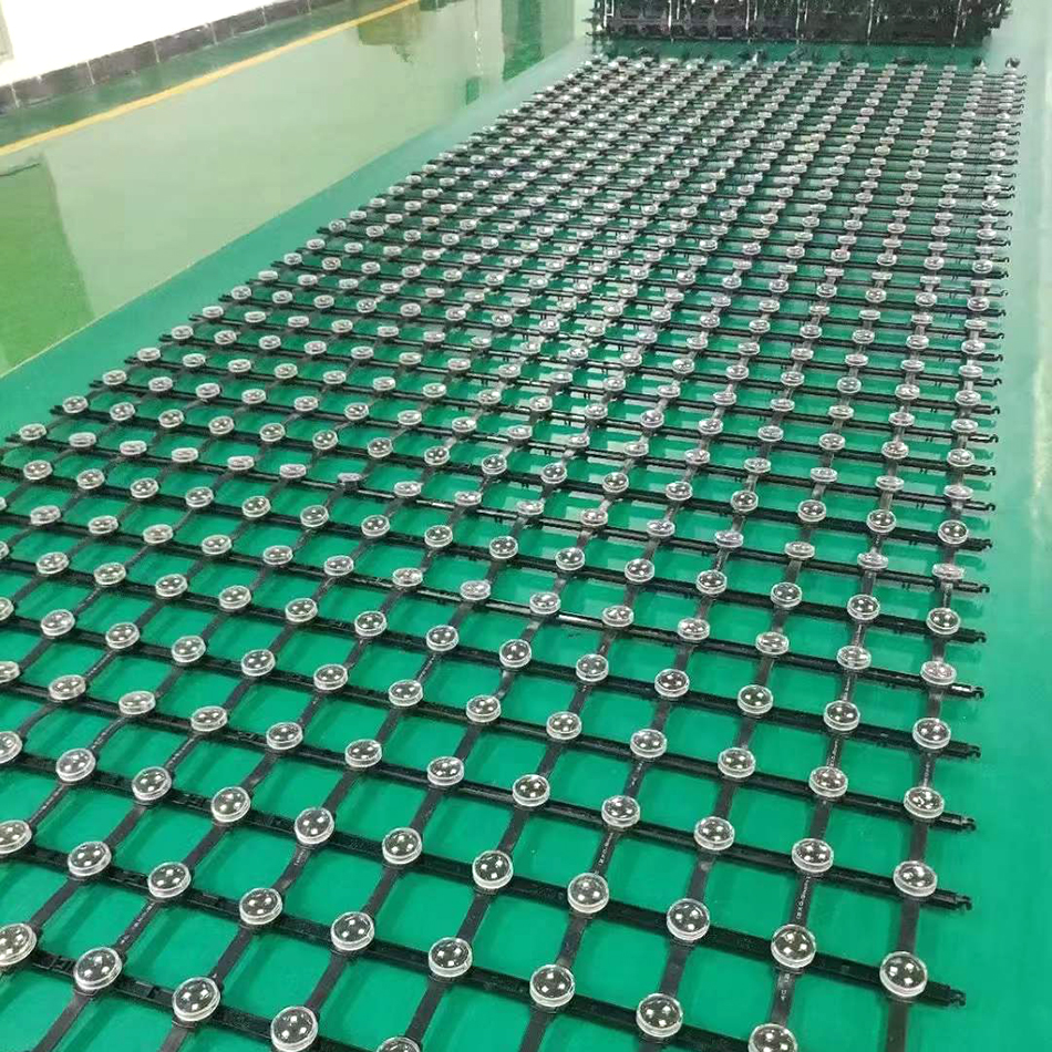 華宇星戶(hù)外全彩led透明顯示網(wǎng)格屏與傳統(tǒng)LED顯示屏有什么異同點(diǎn)