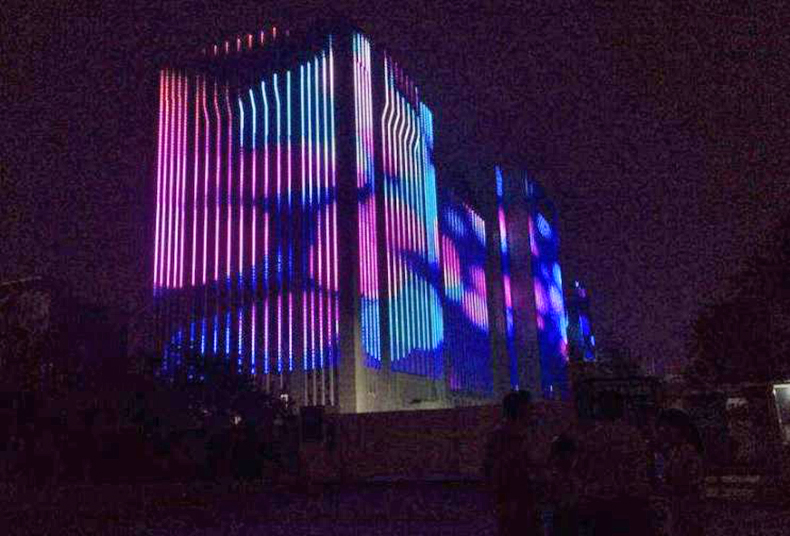 LED點(diǎn)光源樓體亮化它有什么特色？(圖2)