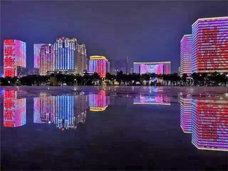 為什么戶外玻璃幕墻上會(huì)出現(xiàn)全彩動(dòng)畫(huà)燈光效果？(圖2)